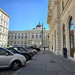 Charmante Hofwohnung Im Herzen Von Wien